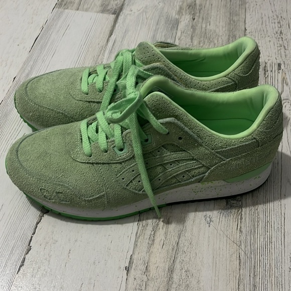 ASICS Gel Lyte III green shaggy Suede Sneakers Size 9 - Picture 3 of 13